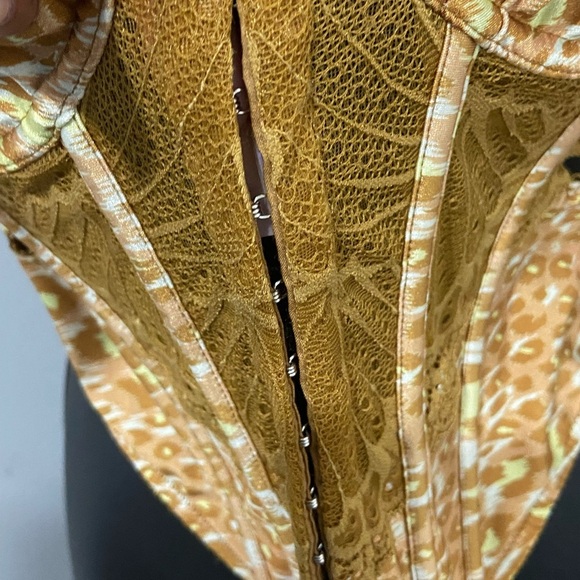 Mustard yellow corset top UO - Picture 6 of 8